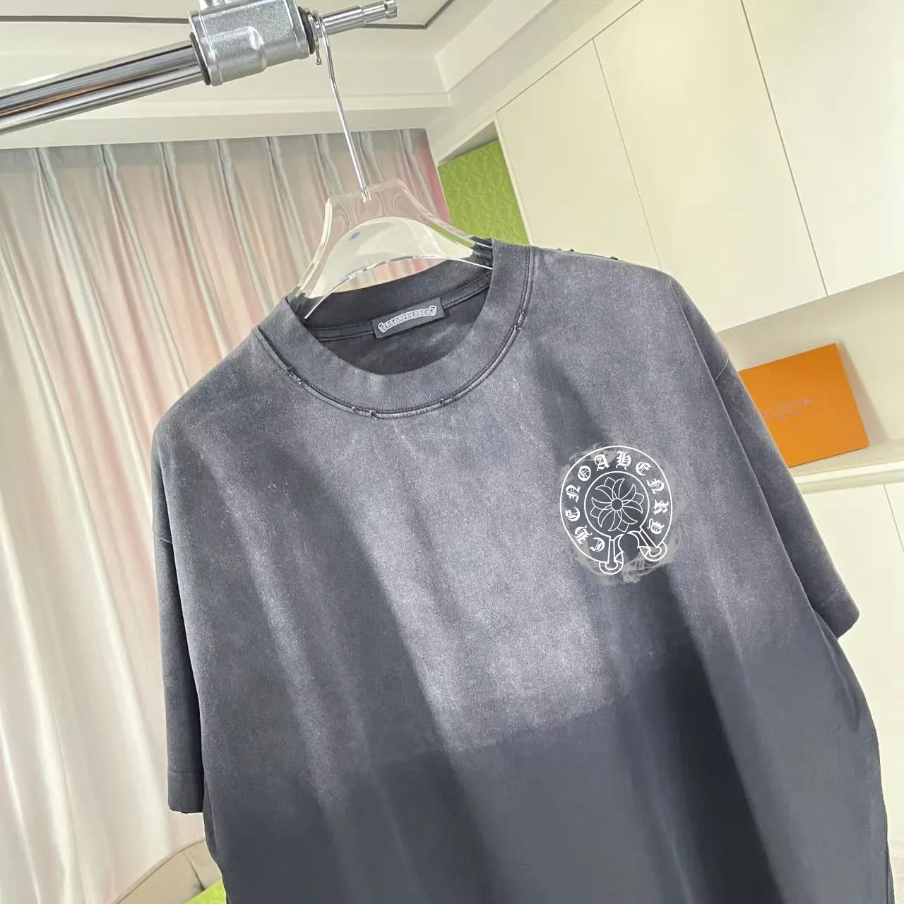 🅿️190 ch Crow* 2025 summer new style, washed, distressed, spray-painted, Sanskrit cross print, short-sleeved T-shirt, customized fabric 320g, same style for men and women, size: S M L XL XXL five sizes, color: black, gray, gradient black, gradient red